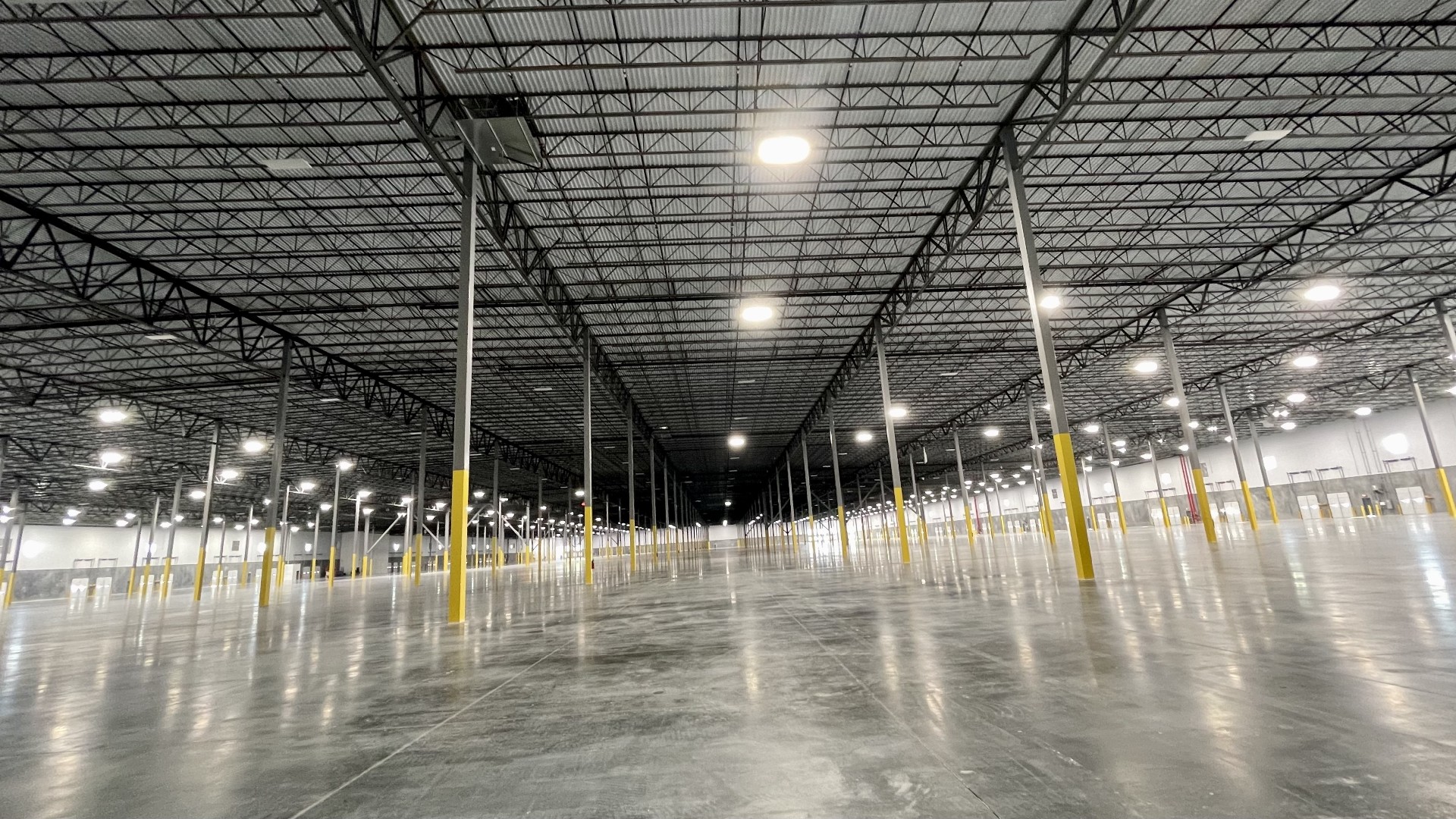 1660127728124003.jpg 仓库内景.jpg