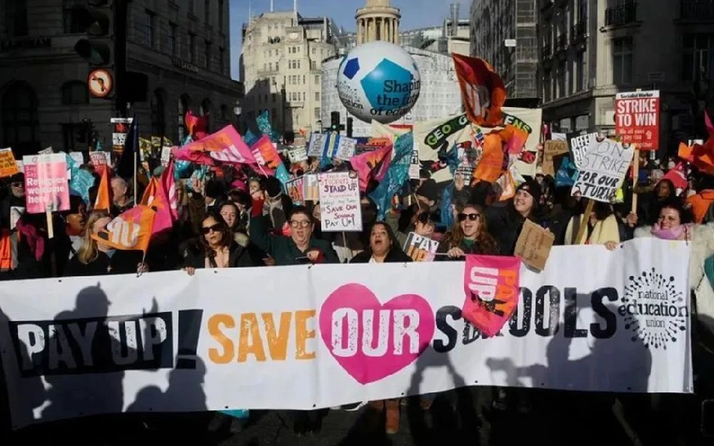 英国爆发12年来最大规模罢工，50万人参与-西邮物流