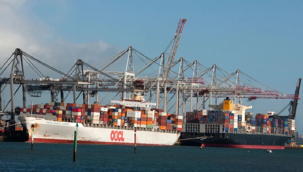 中远海控接收首艘24188TEU集装箱船，投入远东至西北欧航线运营-西邮物流