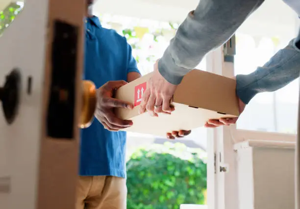 欧盟拟对跨境低价包裹每件征 2 欧元 剑指中国电商 Shein、Temu-西邮物流